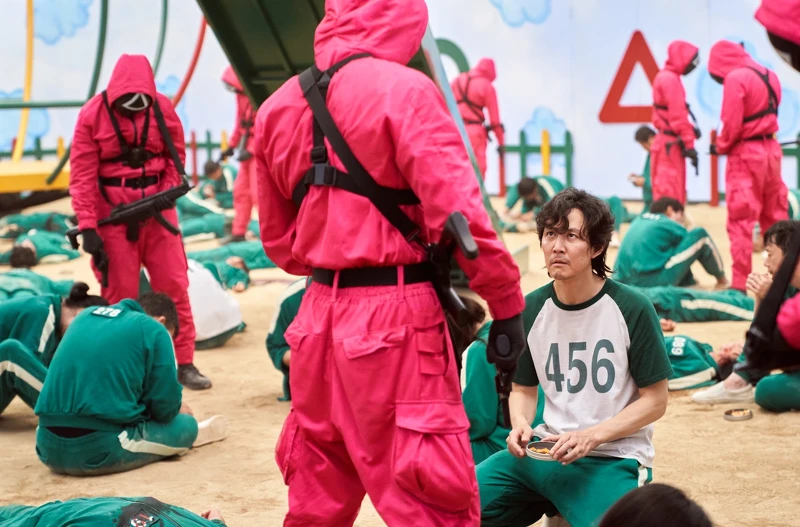 《魷魚遊戲》全球瘋「椪糖」,迷因不斷挑戰高難度! 《魷魚遊戲》全球瘋「椪糖」,迷因不斷挑戰高難度!