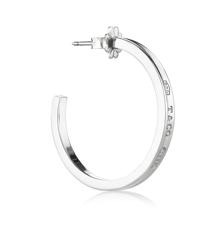 Tiffany & Co.Tiffany 1837系列圈形耳環,純銀,中號,售價店洽 Tiffany & Co.Tiffany 1837系列圈形耳環,純銀,中號,售價店洽