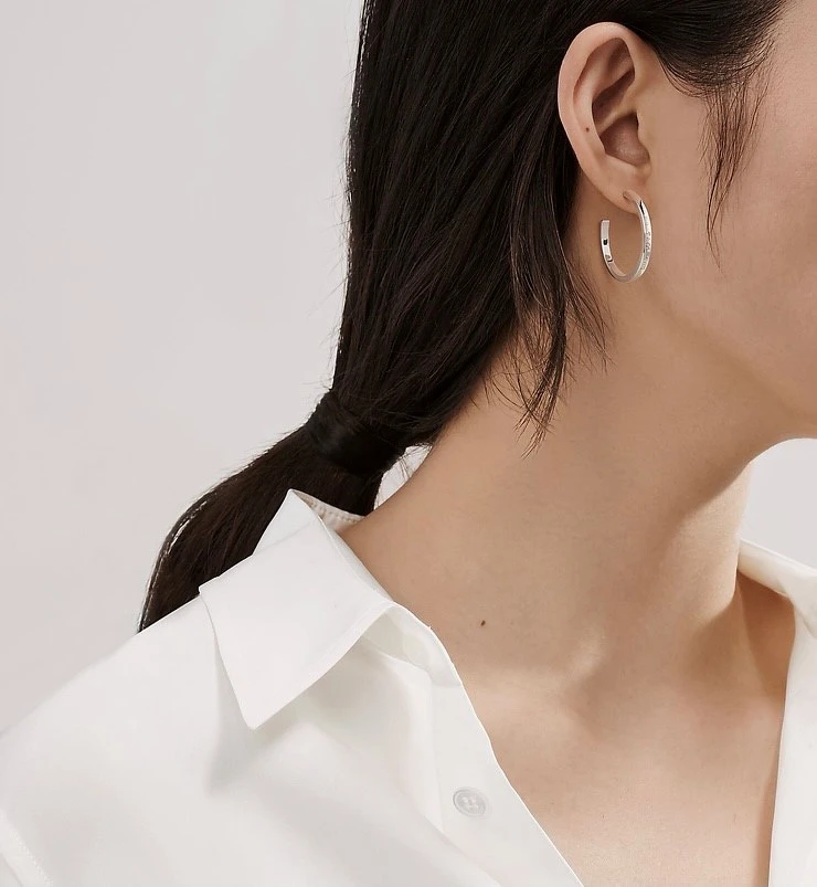 Tiffany & Co.Tiffany 1837系列圈形耳環,純銀,中號,售價店洽 Tiffany & Co.Tiffany 1837系列圈形耳環,純銀,中號,售價店洽