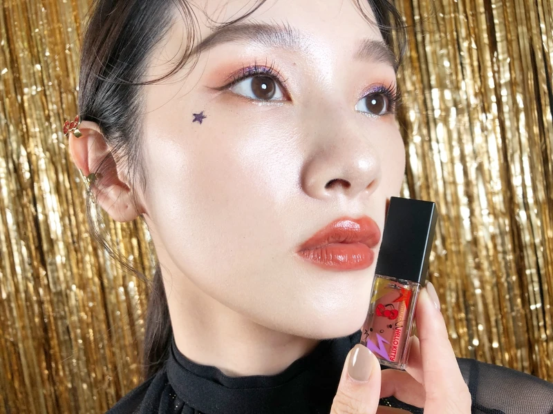 shu uemura植村秀 X Hello Kitty聯名系列無色限奶油緞光唇釉#Peach martini蜜桃馬丁尼試色。 shu uemura植村秀 X Hello Kitty聯名系列無色限奶油緞光唇釉#Peach martini蜜桃馬丁尼試色。