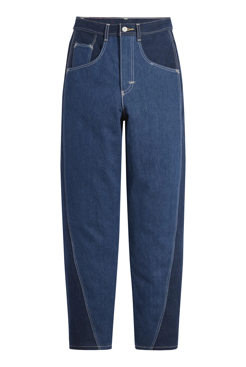 Levi’s RED秋冬立體剪裁丹寧褲(女款),售價NT$6,200 Levi’s RED秋冬立體剪裁丹寧褲(女款),售價NT$6,200