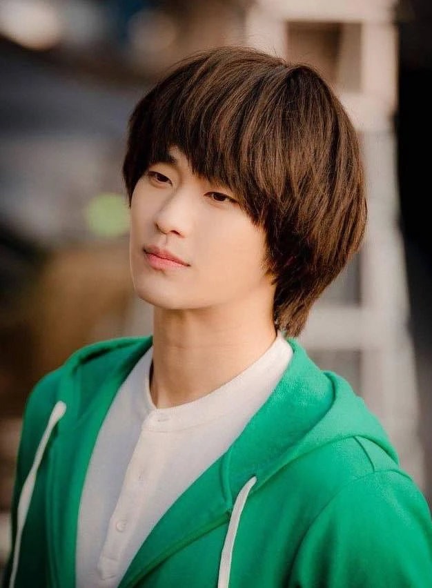 金秀賢 竟然也參加《魷魚遊戲》搶獎金? 金秀賢 竟然也參加《魷魚遊戲》搶獎金?