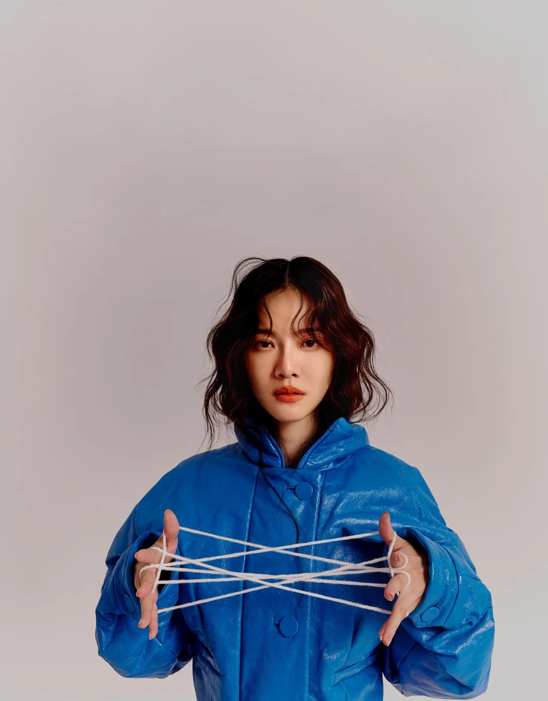 藍色鋪棉短版夾克,Tod’s。 藍色鋪棉短版夾克,Tod’s。