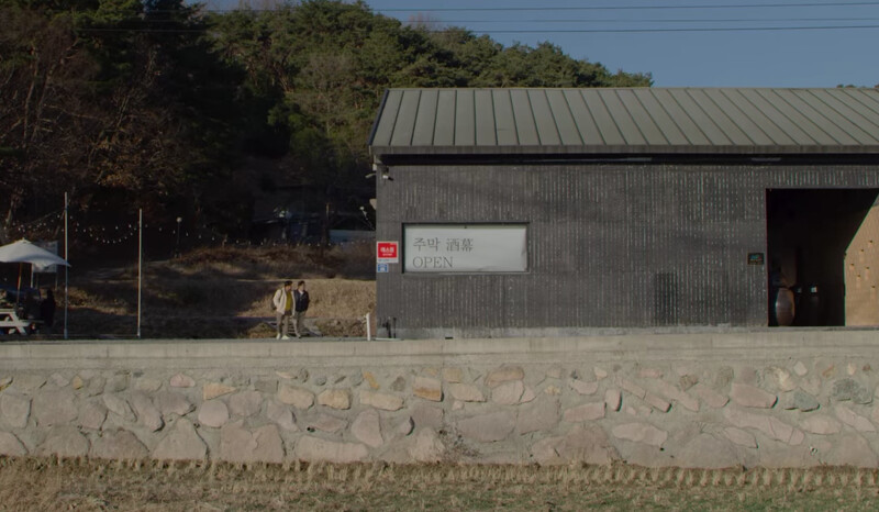 與羅PD拜訪瑪格利酒廠（翻攝 Netflix）。