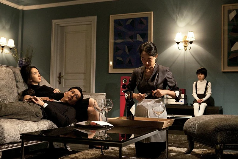 《魷魚遊戲》形象太魯？李政宰 情色電影《下女》多金富二代+顏值身材超無敵