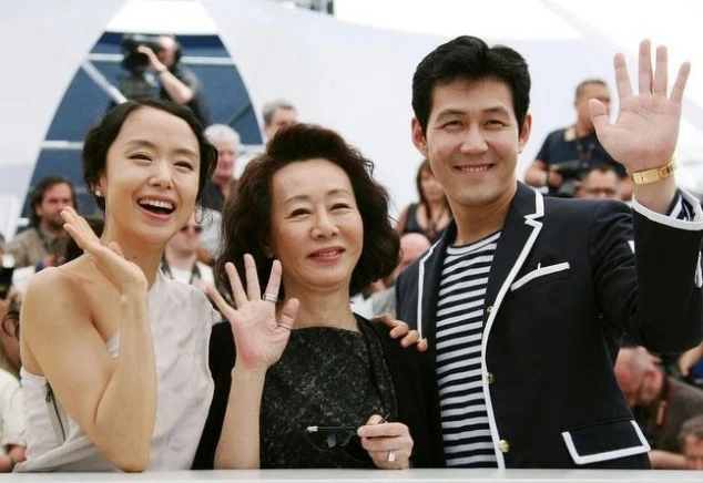 《魷魚遊戲》形象太魯？李政宰 情色電影《下女》多金富二代+顏值身材超無敵