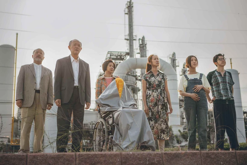 ▲(左起)班鐵翔、金士傑、楊貴媚、張詩盈、梁舒涵、竺定誼共同主演。(圖/高雄電影節提供) ▲(左起)班鐵翔、金士傑、楊貴媚、張詩盈、梁舒涵、竺定誼共同主演。(圖/高雄電影節提供)