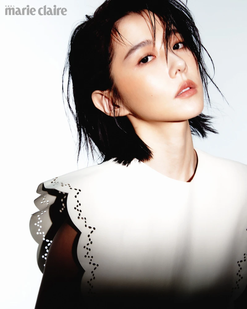 白色皮革洋裝,Chloé。 白色皮革洋裝,Chloé。