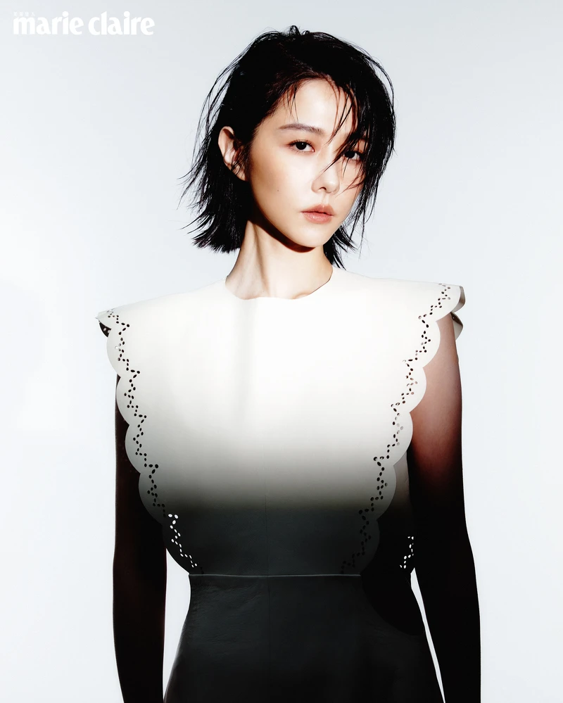 白色皮革洋裝,Chloé。 白色皮革洋裝,Chloé。