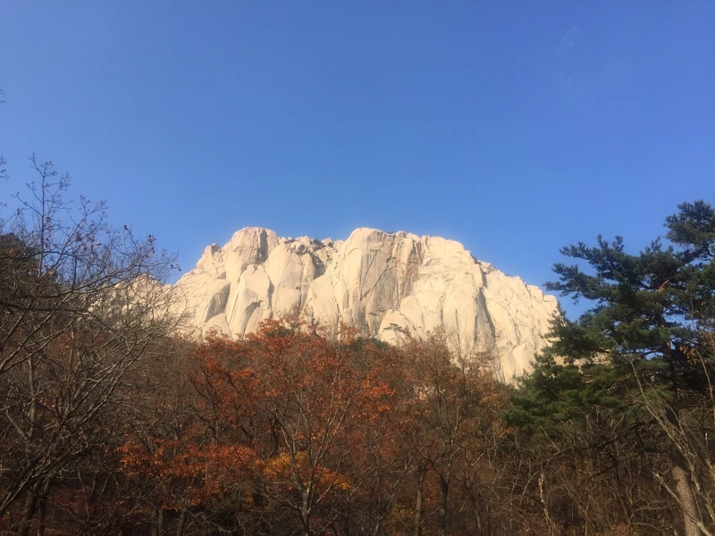韓國雪嶽山蔚山岩。 韓國雪嶽山蔚山岩。