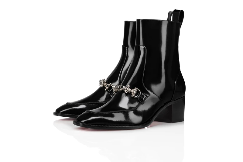 Christian Louboutin 黑色亮皮厚底粗跟靴，NT48,100。