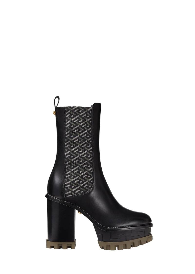 Versace 黑色高跟踝靴，NT47,000。