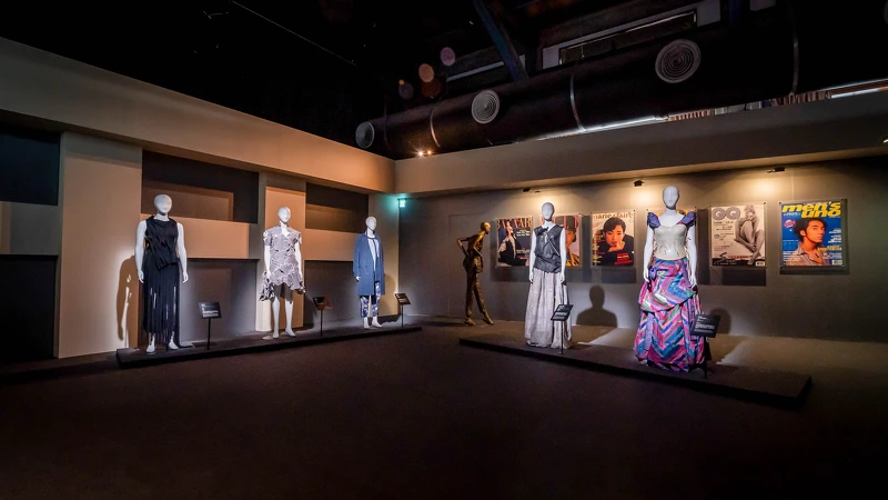 臺灣時裝史主題策展《時裝時代・時代時裝》第三幕「擁抱創新的自由時代」 臺灣時裝史主題策展《時裝時代・時代時裝》第三幕「擁抱創新的自由時代」