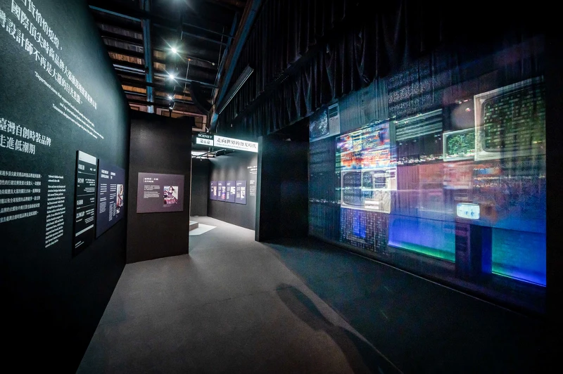 臺灣時裝史主題策展《時裝時代・時代時裝》第四幕「國際品牌的競爭時代」 臺灣時裝史主題策展《時裝時代・時代時裝》第四幕「國際品牌的競爭時代」