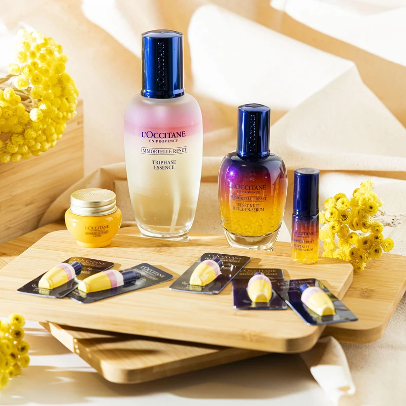 內含:光萃肌活精華水150ml(正貨)+光萃肌活露50ml(正貨)+光萃肌活露5ml+蠟菊賦活極萃霜8ml+光萃肌活精華水2ml*5 NT5,570 (原價NT7,636,73折) 內含:光萃肌活精華水150ml(正貨)+光萃肌活露50ml(正貨)+光萃肌活露5ml+蠟菊賦活極萃霜8ml+光萃肌活精華水2ml*5 NT5,570 (原價NT7,636,73折)