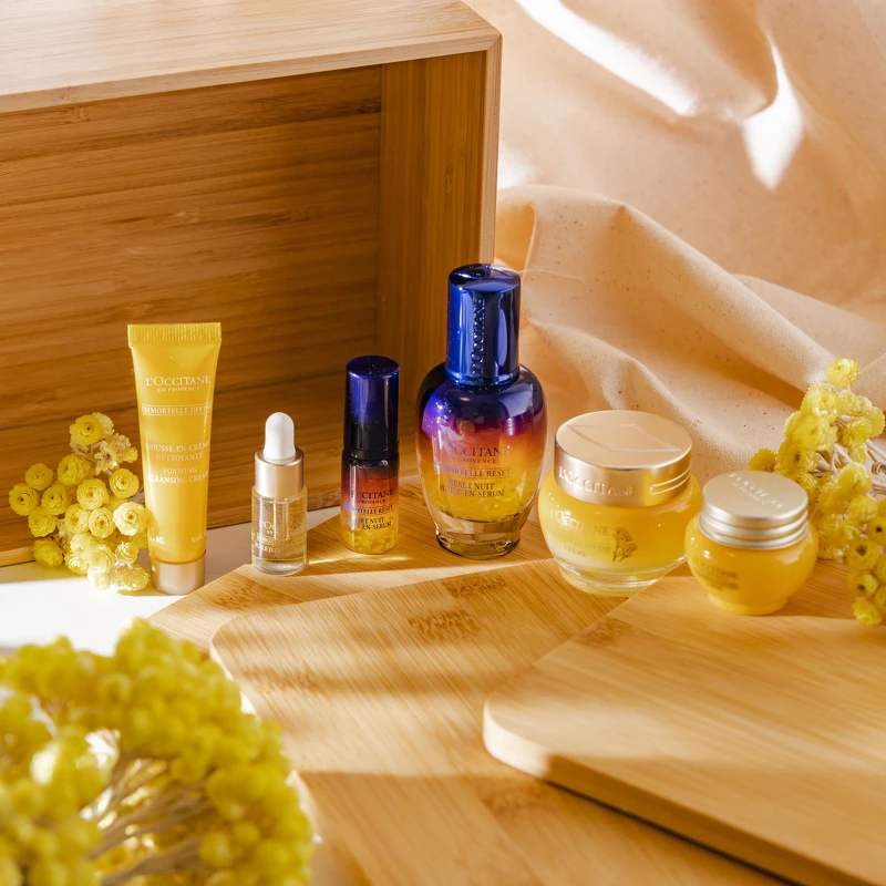 內含:光萃肌活露30ml(正貨)+蠟菊賦活極萃霜30ml(正貨)+蠟菊賦活潔面乳14ml+光萃肌活露5ml+蠟菊賦活極萃霜4ml+蠟菊賦活極萃油4ml NT4,800 (原價NT7,05,68折) 內含:光萃肌活露30ml(正貨)+蠟菊賦活極萃霜30ml(正貨)+蠟菊賦活潔面乳14ml+光萃肌活露5ml+蠟菊賦活極萃霜4ml+蠟菊賦活極萃油4ml NT4,800 (原價NT7,05,68折)