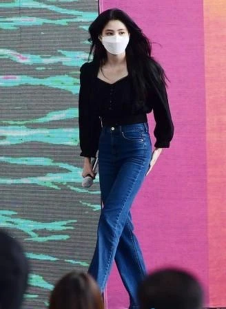 韓韶禧 自帶美圖濾鏡，出席《以吾之名》釜山影展座談