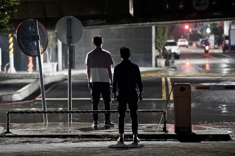 ▲▼陳嘉明、許建佑和小杜的三角關係終於解套。（圖 / 華視、CATCHPLAY提供）