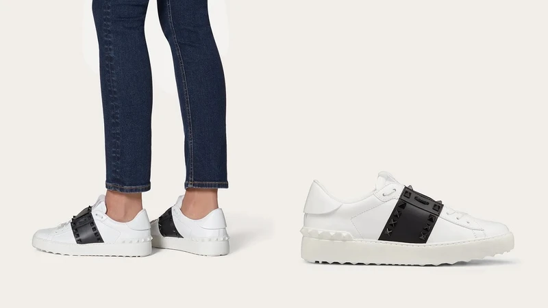 Valentino鉚釘小牛皮休閒鞋，NT26,600