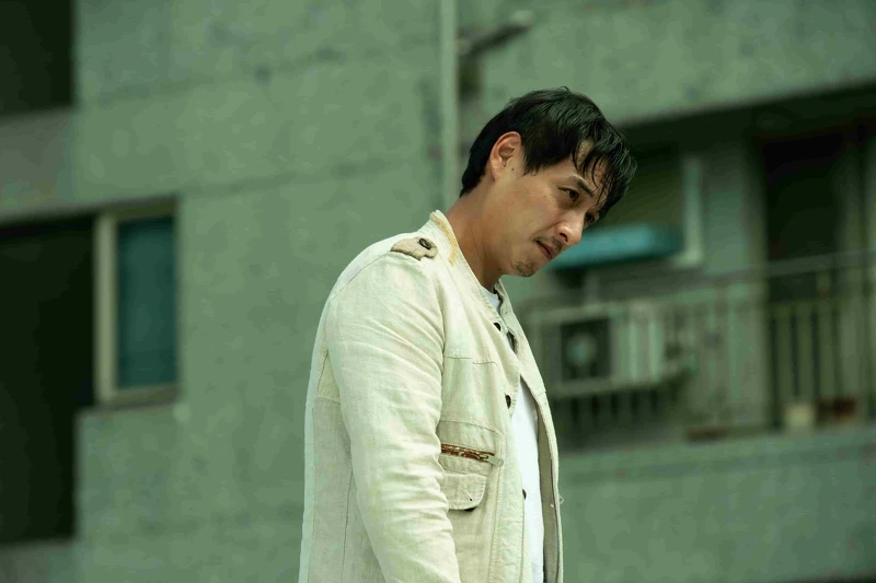 鄭人碩親自挑戰跳樓戲，威脅警方限時內找出失蹤女兒