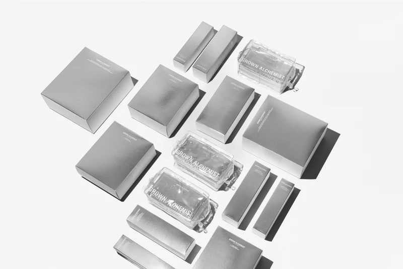 Grown Alchemist 2021聖誕系列,首度推出全球限量的銀色包裝設計(圖片提供/1010 HOPE)。 Grown Alchemist 2021聖誕系列,首度推出全球限量的銀色包裝設計(圖片提供/1010 HOPE)。