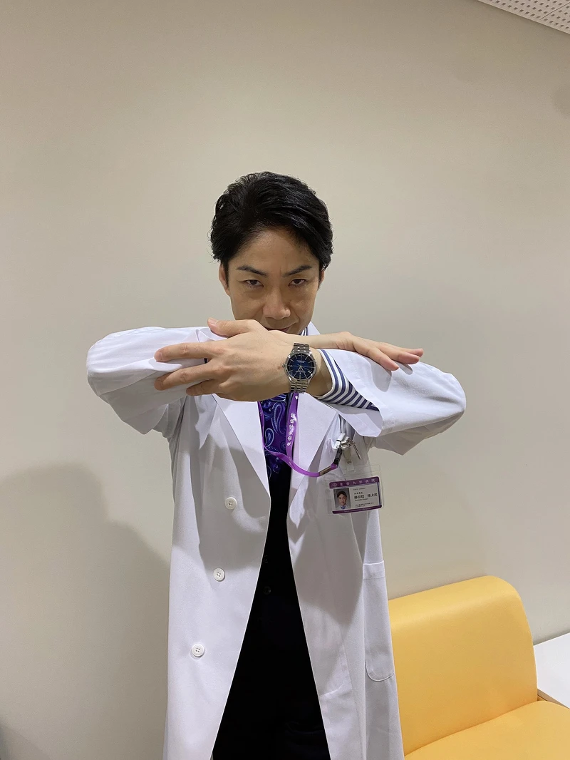 派遣女醫X 7 野村萬齋飾演代理院長蜂須賀 Photo/ @DoctorX_tvasahi 派遣女醫X 7 野村萬齋飾演代理院長蜂須賀 Photo/ @DoctorX_tvasahi