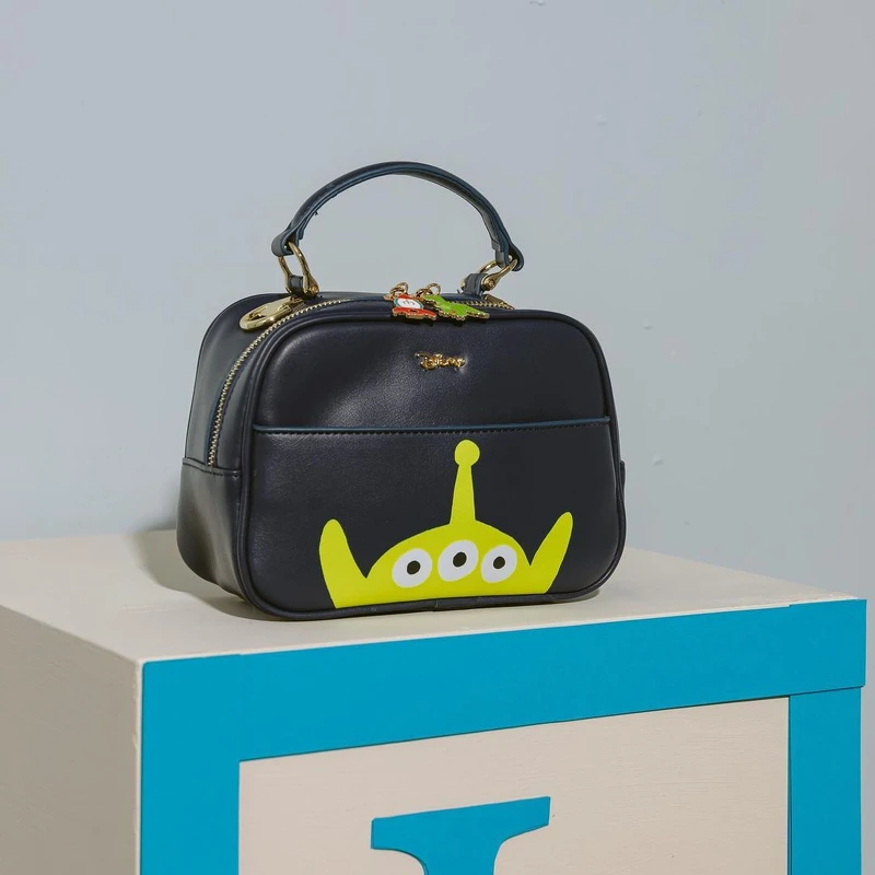 玩具總動員三眼怪款大臉手提肩背包,NT1,280 玩具總動員三眼怪款大臉手提肩背包,NT1,280