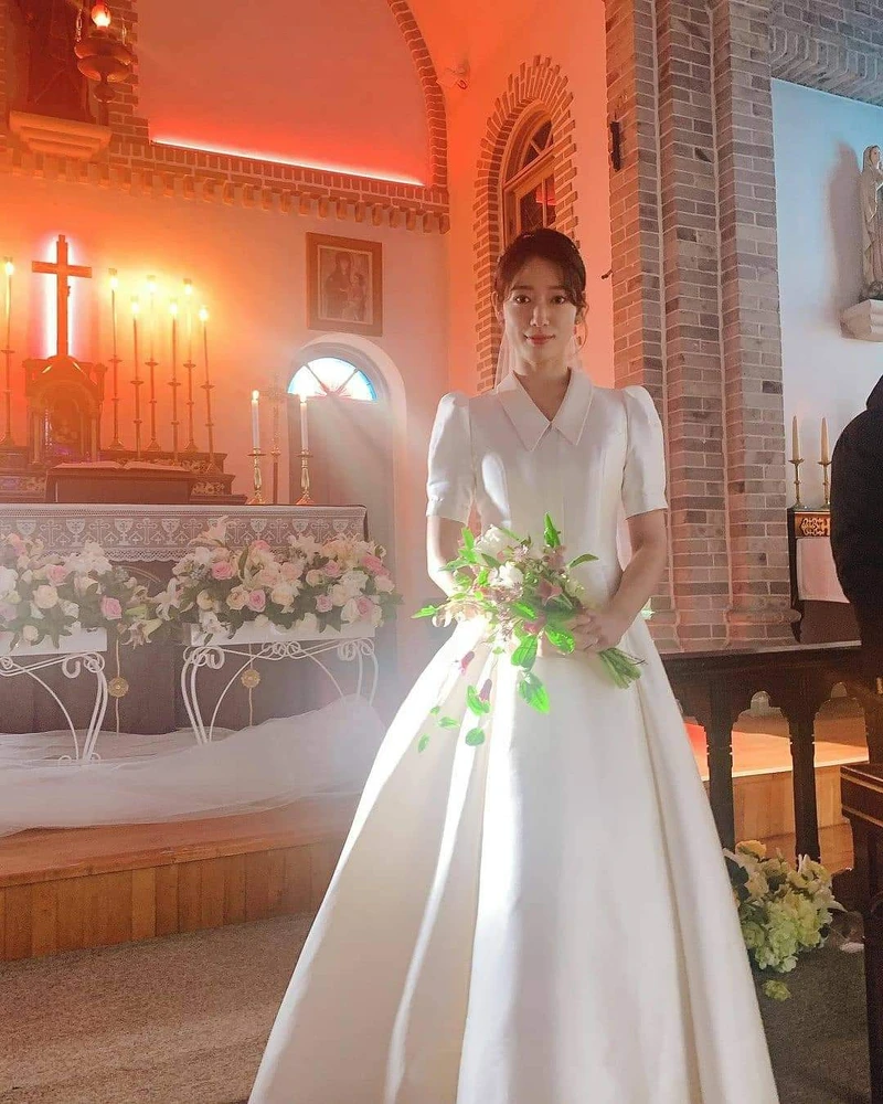 《薛西弗斯的神話》朴信惠 《薛西弗斯的神話》朴信惠