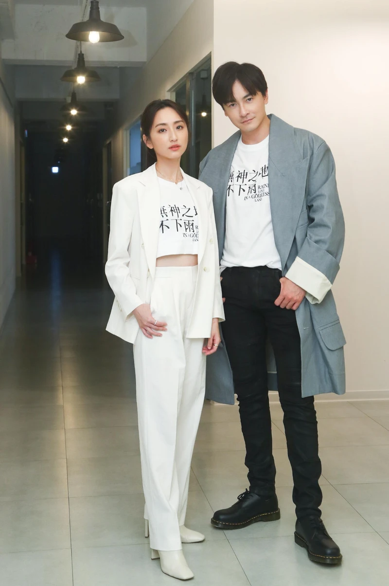 《無神之地不下雨》「風之神」鄭元暢（右）與「雲之神」柯佳嬿合組「風雲雙神」
