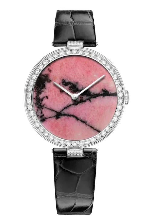 CHAUMET 18K白金錶殼,薔薇輝石錶盤,每個錶盤都是獨一無二,售價店洽。 CHAUMET 18K白金錶殼,薔薇輝石錶盤,每個錶盤都是獨一無二,售價店洽。