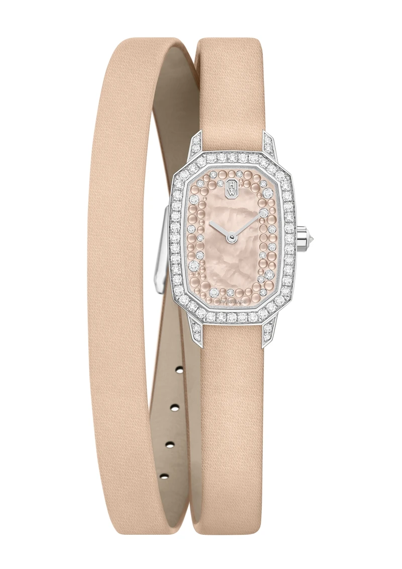 Harry Winston Emerald,18K白金錶殼尺寸17.7 X 24mm,石英機芯,售價店洽。 Harry Winston Emerald,18K白金錶殼尺寸17.7 X 24mm,石英機芯,售價店洽。