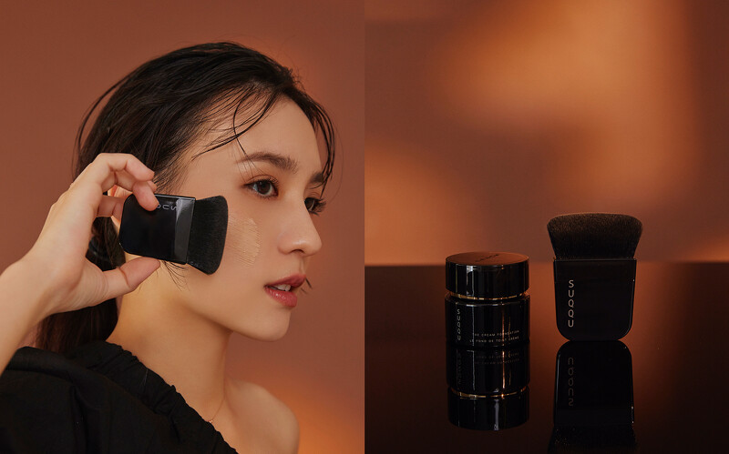 SUQQU 晶采艷澤粉霜 30g NT3,850、SUQQU 晶采艷澤粉底刷 NT1,850 SUQQU 晶采艷澤粉霜 30g NT3,850、SUQQU 晶采艷澤粉底刷 NT1,850
