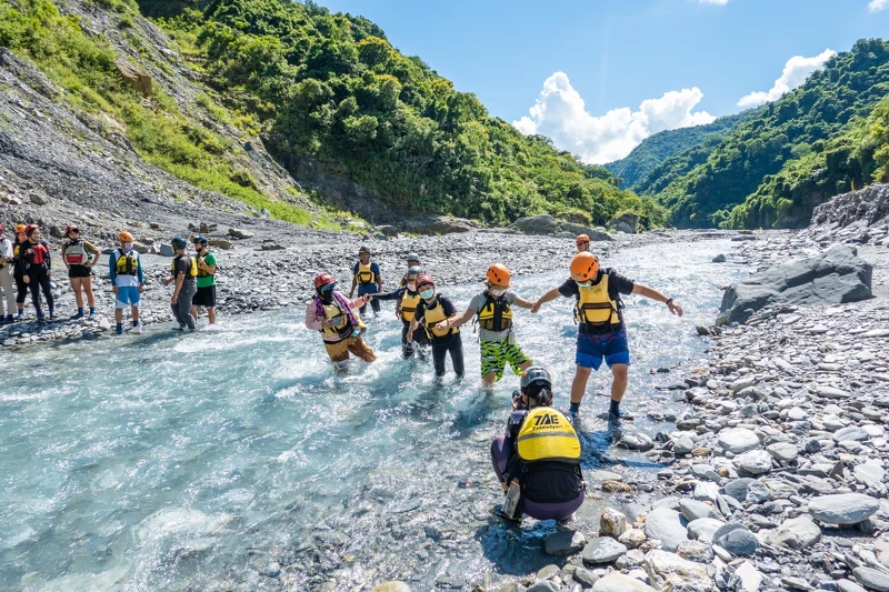 可學習安全渡溪的技巧。
