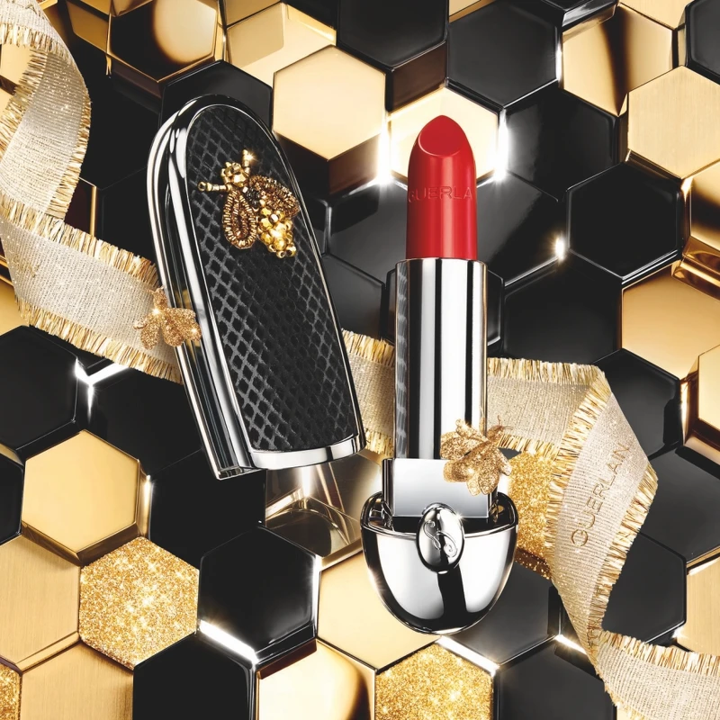 嬌蘭2021聖誕彩妝紅寶之吻鎏金限量套組視覺圖。