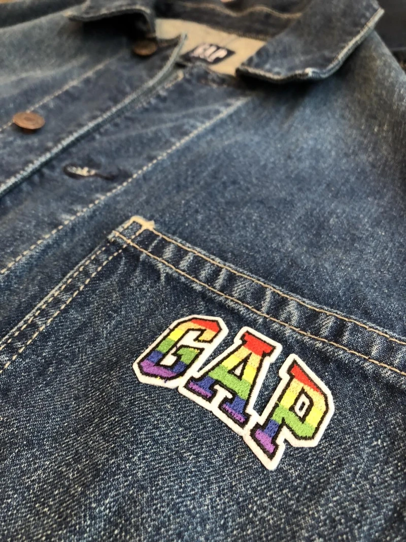 活動期間於全台Gap門市皆有提供布章燙印服務，每一枚售價150元或者可以以300點會員點數折抵。