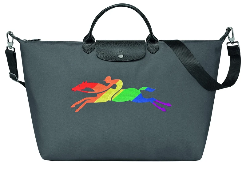 Longchamp Le Pliage Rainbow旅行袋，售價NT$10,000
