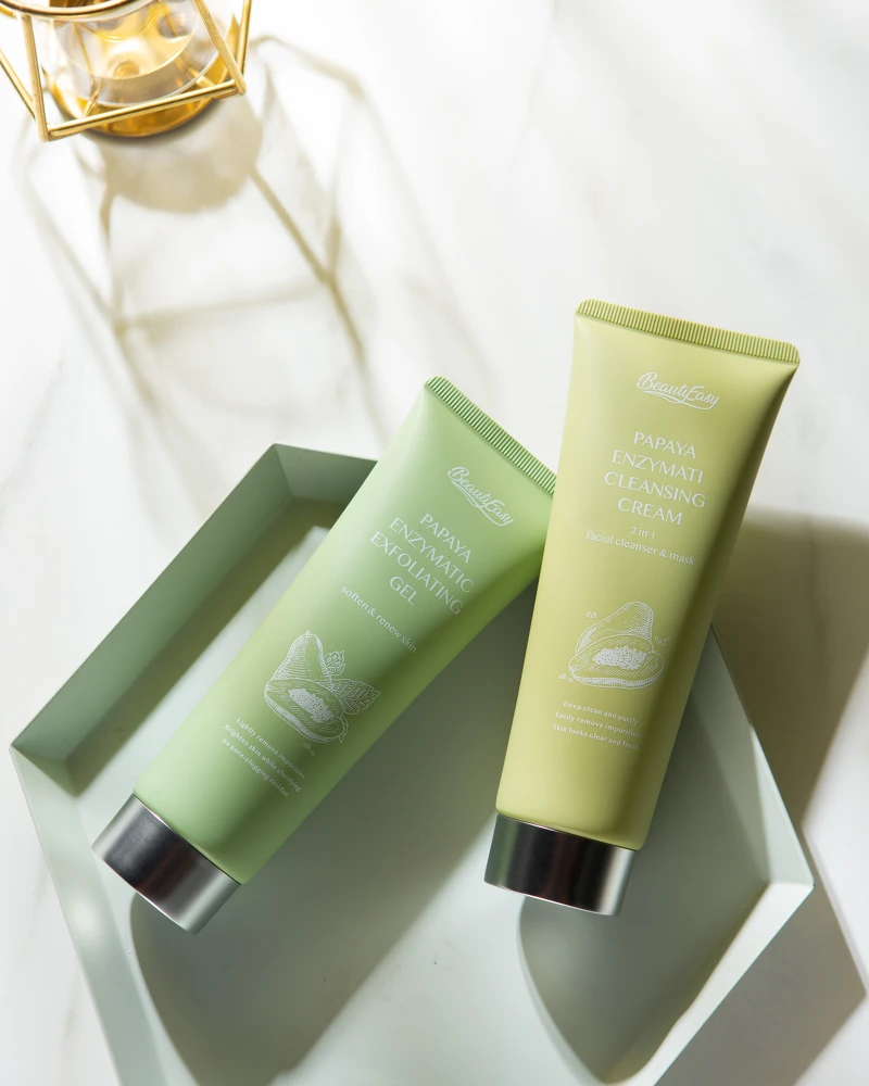 左:青木瓜臉部去角質凝膠 120ml $299、右:青木瓜深層潔膚霜 120ml $299 左:青木瓜臉部去角質凝膠 120ml $299、右:青木瓜深層潔膚霜 120ml $299