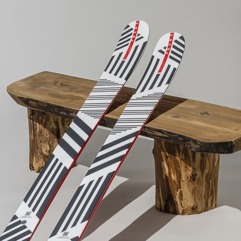 Prada Linea Rossa Prodigy 3.0滑雪雙版，NT120,000