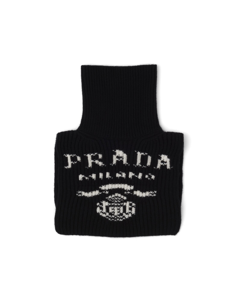Prada針織連帽脖圍，NT32,500