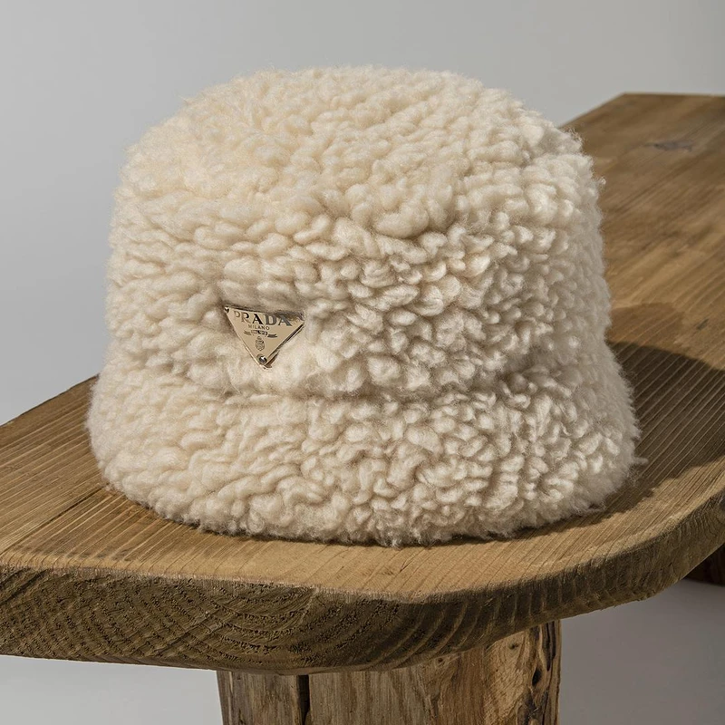 Prada喀什米爾羊絨漁夫帽，NT34,000