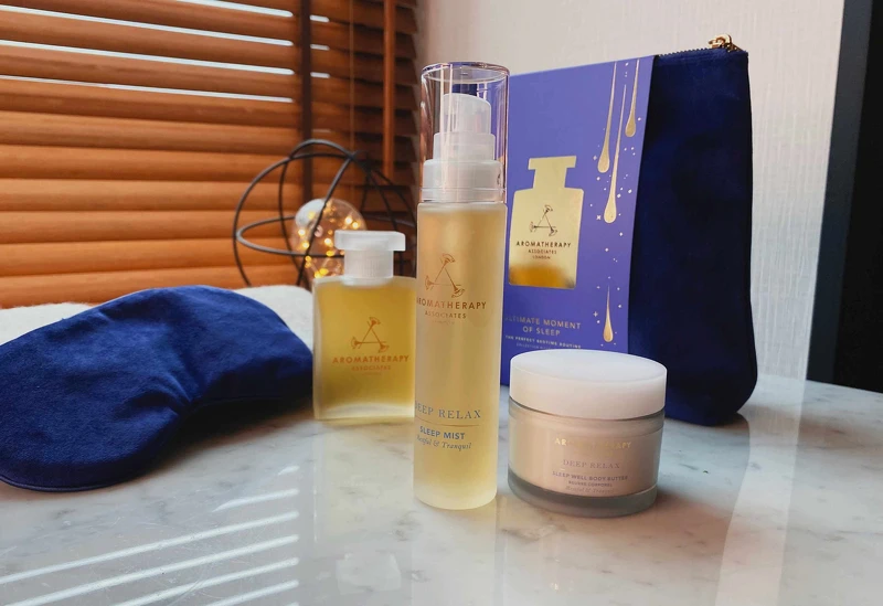 內含：晚間舒緩噴霧50ml、晚間舒緩沐浴油55ml、晚間舒眠護膚霜50ml、靜心舒眠眼罩