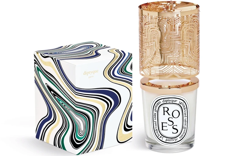 配搭190g香氛蠟燭使用的2021聖誕系列限量燭光萬花筒，在蠟燭點燃後，熱力即可推動燭罩旋轉，並於周圍投射出夢幻光影。NT3,200。