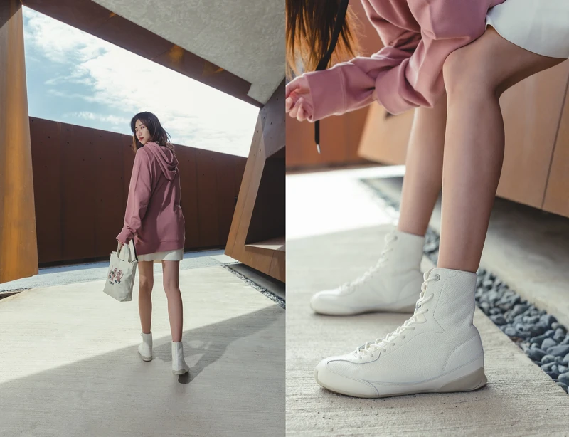 粉色側邊拉鍊開衩帽TEE NTD 4,880、白色短裙 NTD 4,790、萌虎圖案帆布包、TIGER GRACIA靴款，NT6,980，All by Onitsuka Tiger。