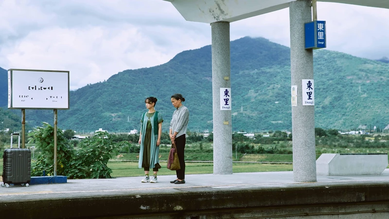 《無神之地不下雨》「巴奈」柯淑勤（右）親自送別「守護神」嚴正嵐的離去