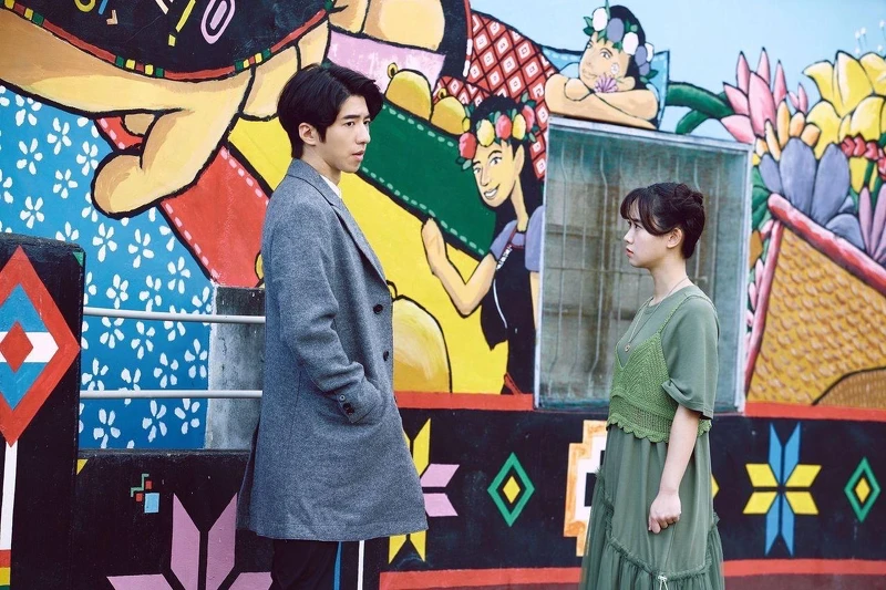 《無神之地不下雨》「雨之神」傅孟柏（左）發現「綠繡眼之神」嚴正嵐不想遵守造物主的安排撤離人間