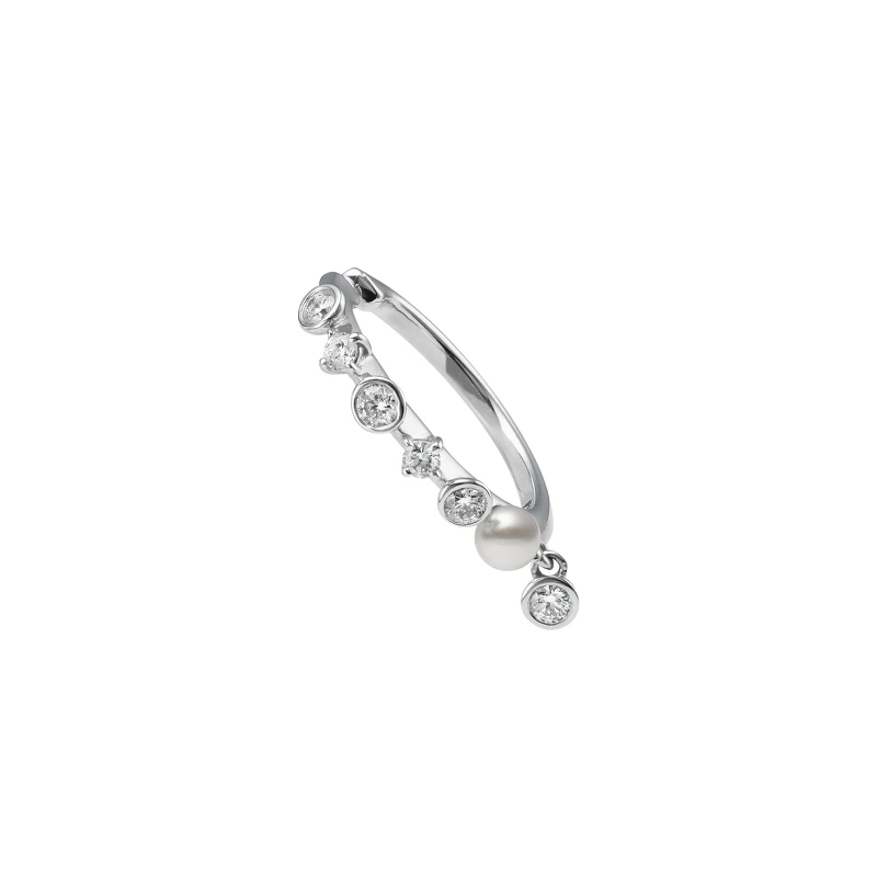 Mikimoto Dinner Ring系列珍珠鑽石耳骨夾 18K白金鑲嵌鑽石約0.15ct，搭配日本Akoya珍珠(尺寸約3.00mm)，參考價格NT$ 42,000 *台北101旗艦店搶先上市*