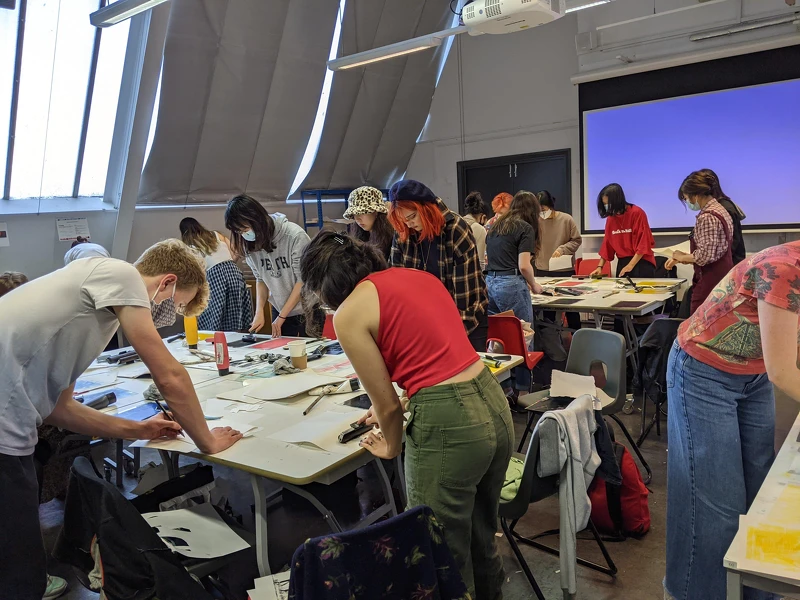 大家好像都忘記椅子的存在XD 大家好像都忘記椅子的存在XD