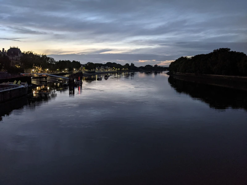 九月底,下班回家等第二班公車時拍的Putney Bridge。 九月底,下班回家等第二班公車時拍的Putney Bridge。