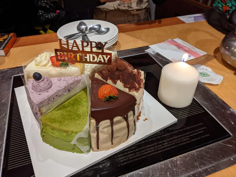 史上最大的生日蠟燭。 史上最大的生日蠟燭。