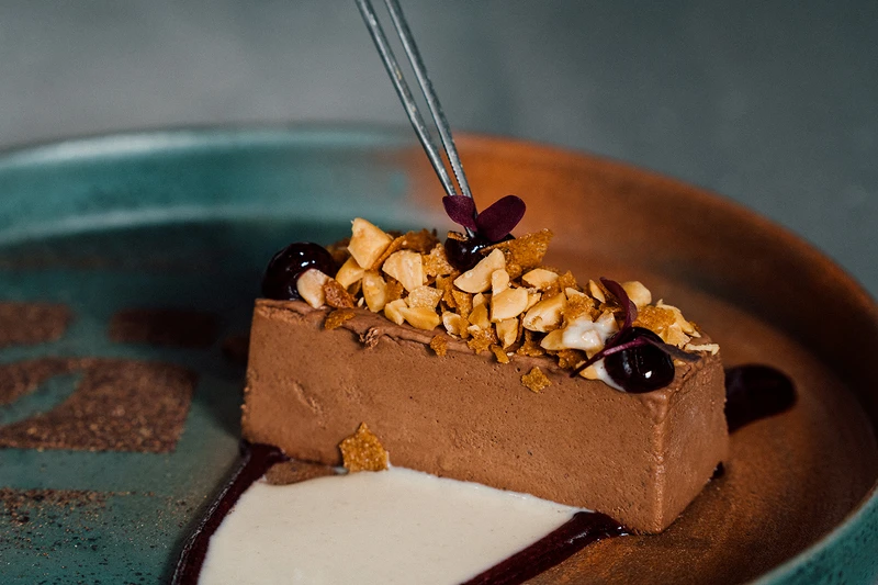 甜點Dessert DIY—馬告巧克力慕斯佐牛蒡英式蛋奶醬。 甜點Dessert DIY—馬告巧克力慕斯佐牛蒡英式蛋奶醬。